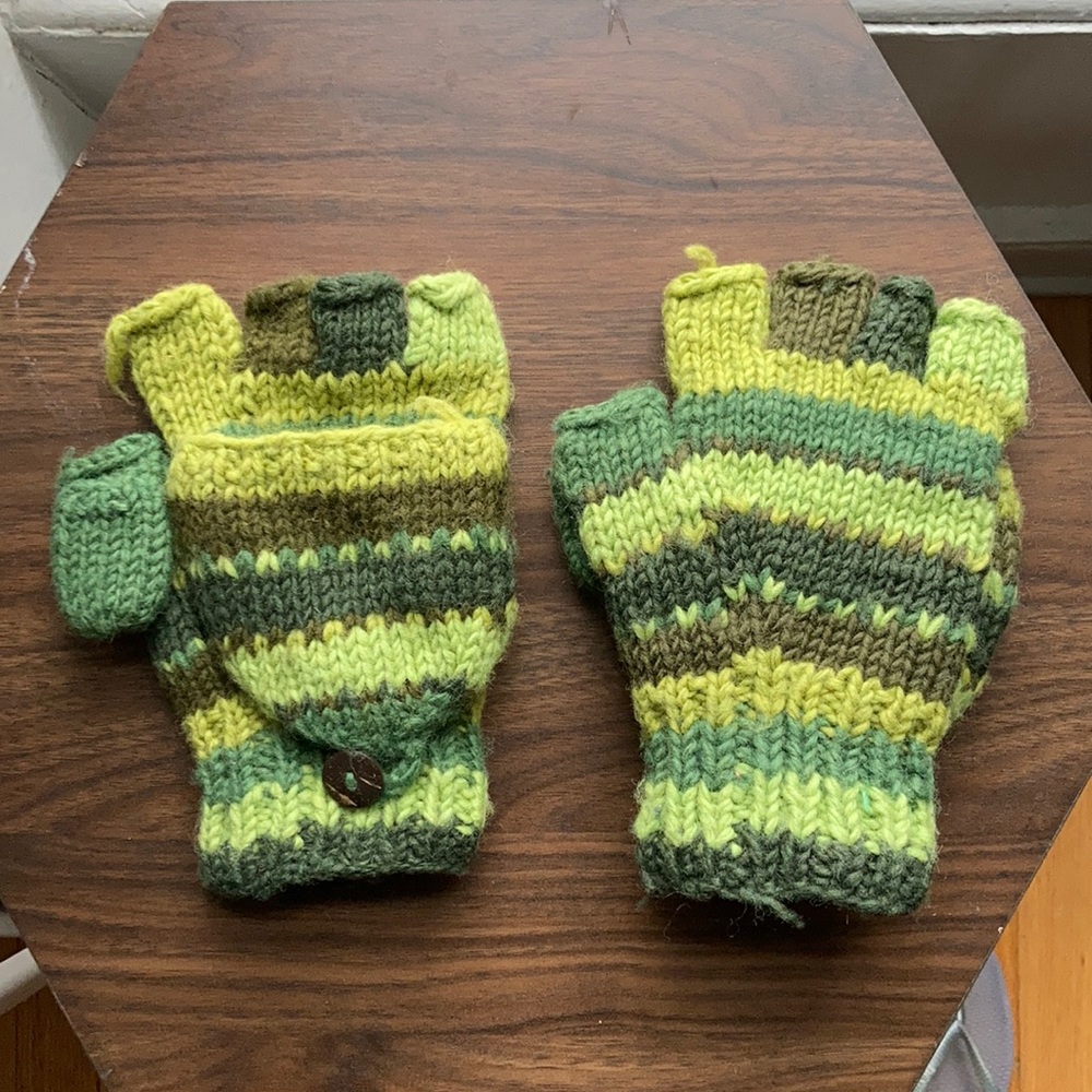 Hand knit gloves with fleece lining